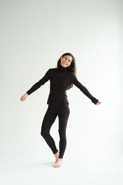 Ribbed Turtleneck in Dark Brown