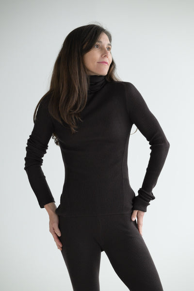 Ribbed Turtleneck in Dark Brown