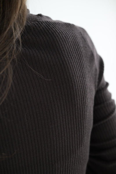 Ribbed Turtleneck in Dark Brown
