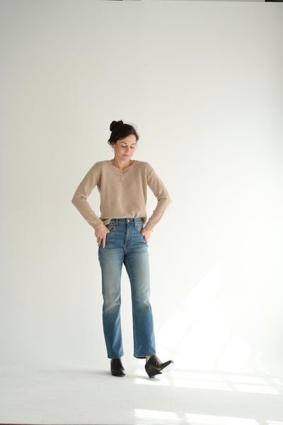#241 Cashmere V Neck in Sanda