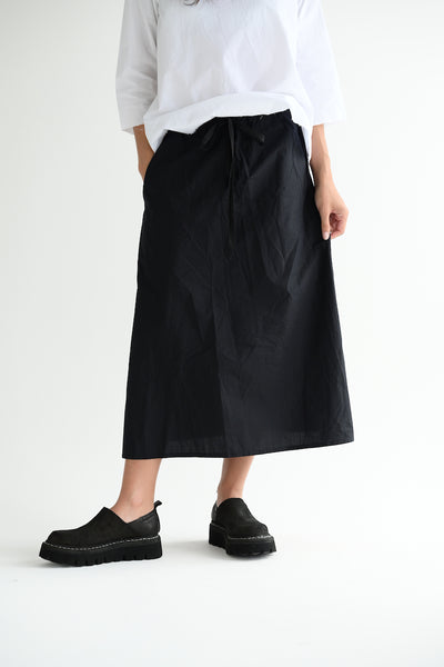Two Pocket Medium Length Skirt in Black