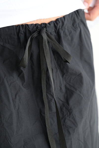 Two Pocket Medium Length Skirt in Black