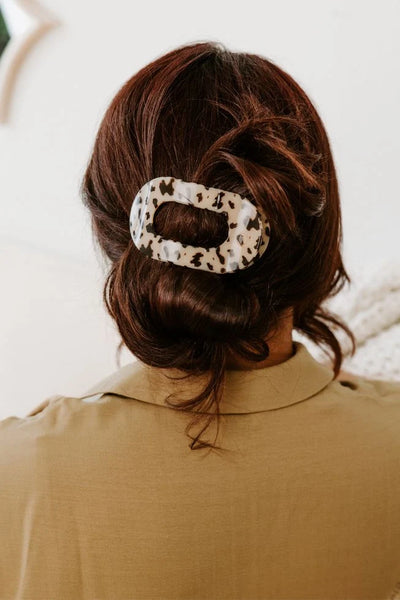 Medium Flat Round Hair Clip in Blonde Tortoise
