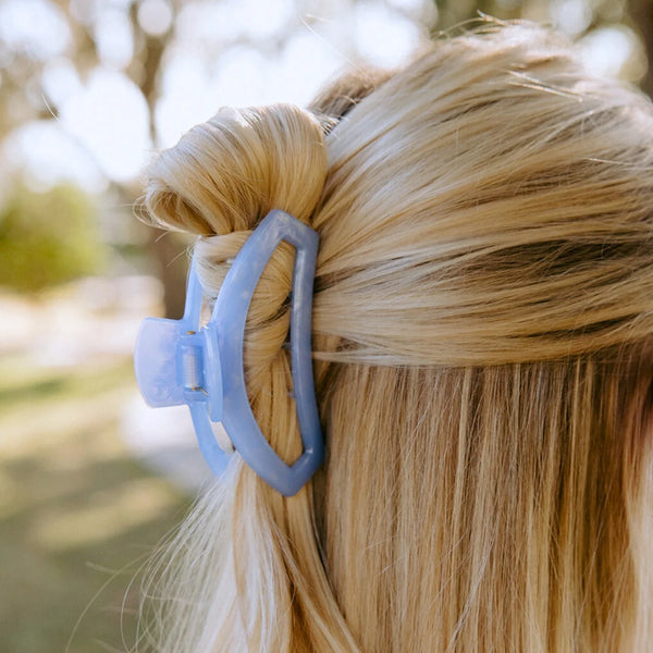 Open Medium Hair Clip in Blue Lagoon