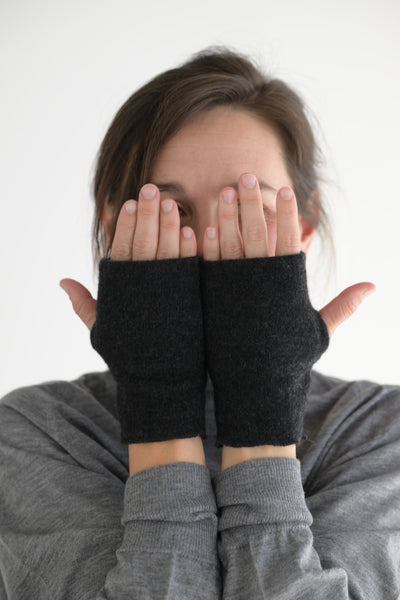 Fingerless Cashmere Gloves in Slate