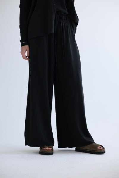 Wide Essential Trousers JP in Black
