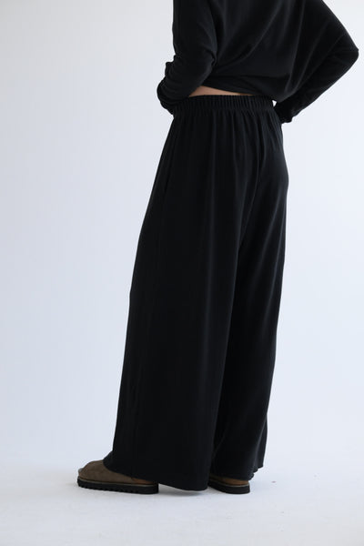 Wide Essential Trousers JP in Black