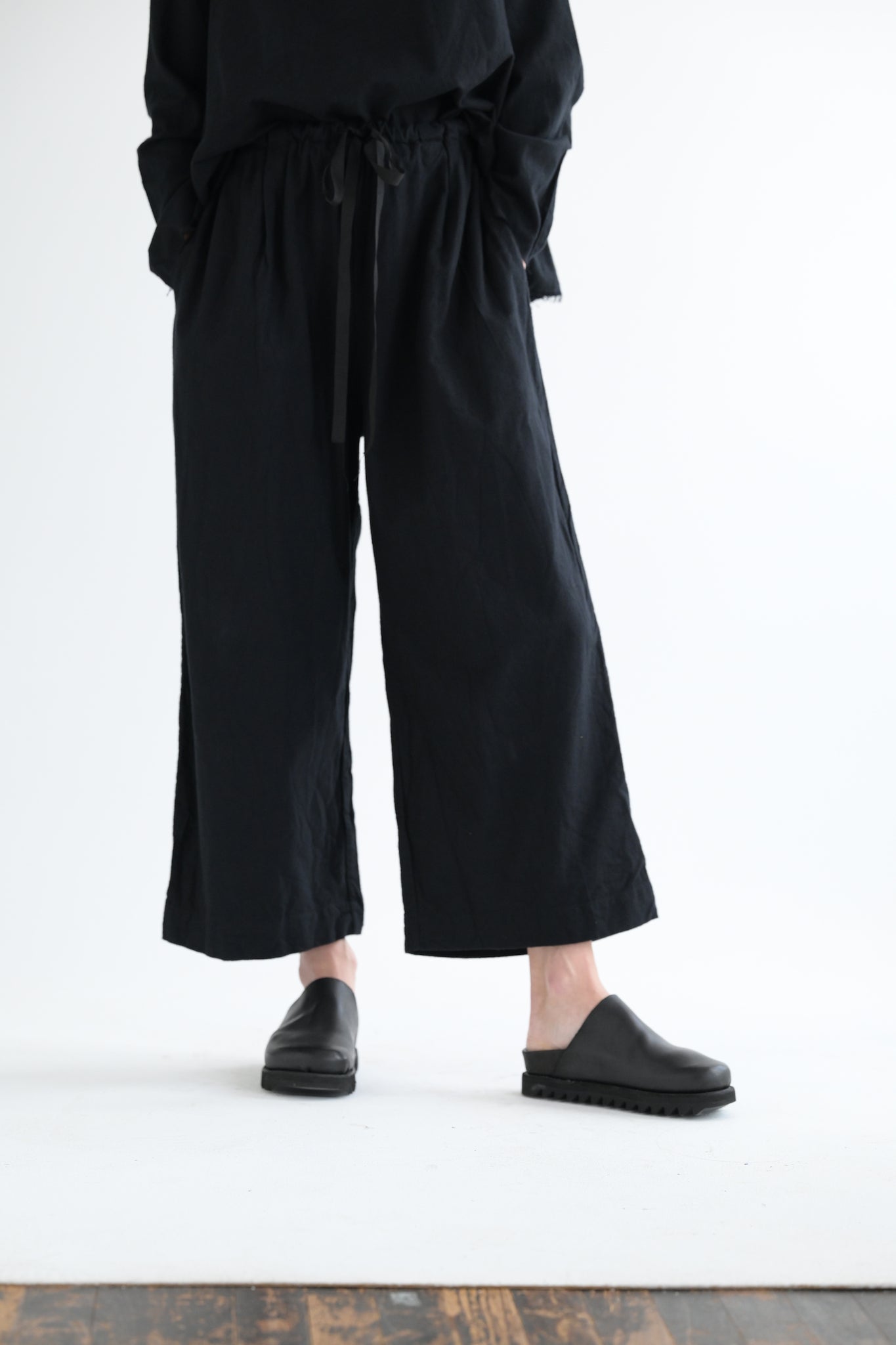 Deep Pocket Wide Leg Flannel Pants in Black
