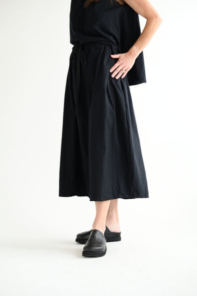 Two Pocket Skirt Medium Long in Black Flannel