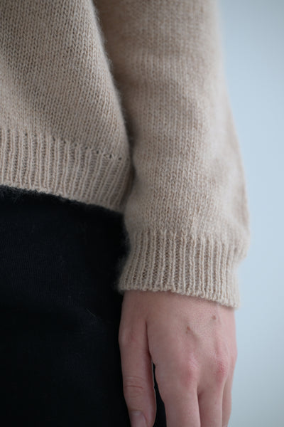 #241 Cashmere V Neck in Sanda