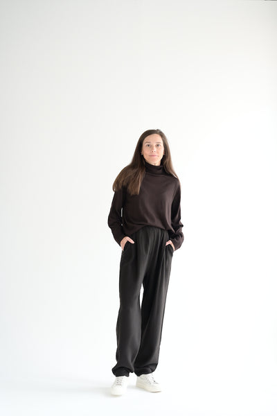 La Base Turtleneck in Brown