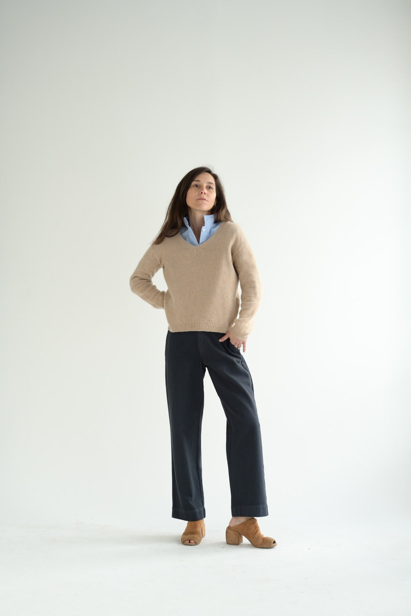#241 Cashmere V Neck in Sanda