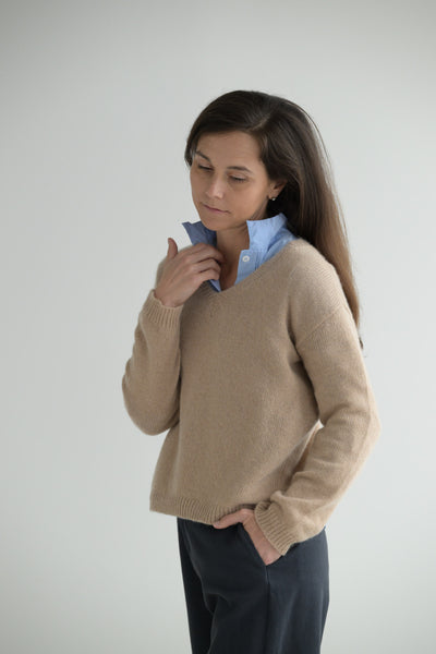 #241 Cashmere V Neck in Sanda