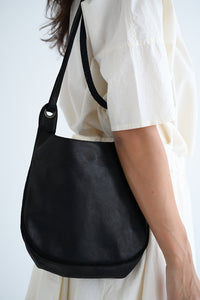 RV04 Shoulder Bag in Black