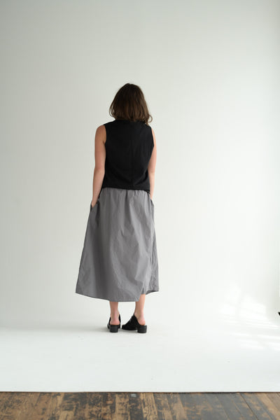 Two Pocket Skirt Medium Long in Grey