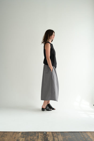 Two Pocket Skirt Medium Long in Grey