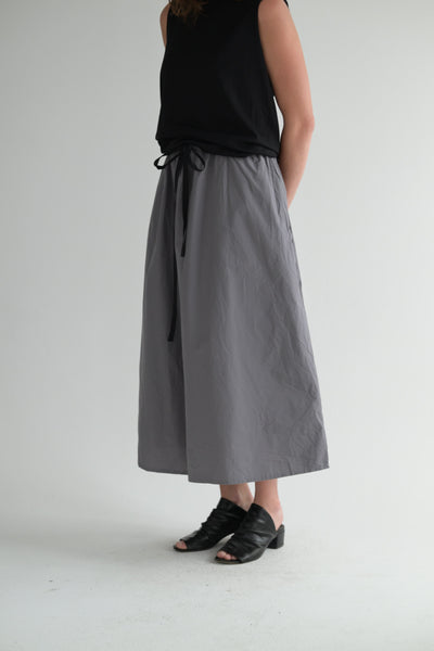 Two Pocket Skirt Medium Long in Grey