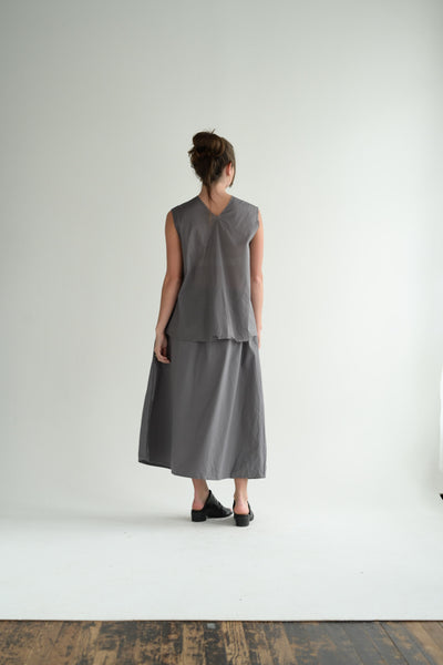 Two Pocket Skirt Medium Long in Grey