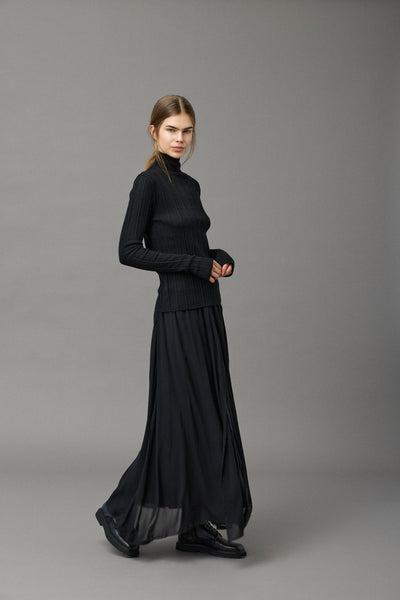 Cashmere Funnel Neck in Black